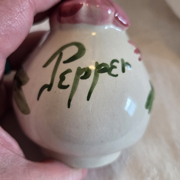 Vintage Ceramic Handpainted Embossed  Pink Flower Floral Salt Pepper Shakers - Picture 6 of 12